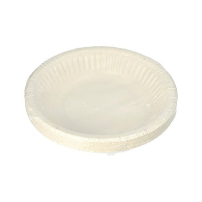 Een 12-pack PAPSTAR ronde schalen (19 cm, 3 cm hoog, wit) van de PAPSTAR GmbH met gegolfde rand wordt in krimpfolie verpakt getoond voor een witte achtergrond - ideaal voor feestjes en partijen.