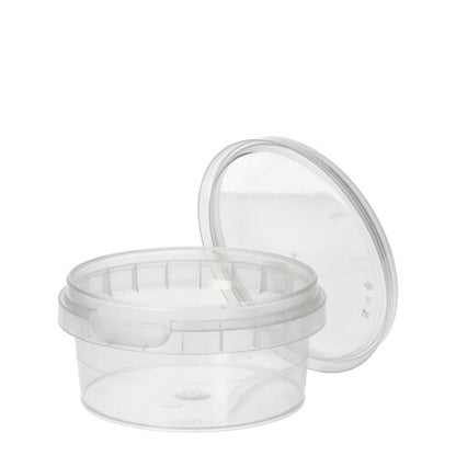 De Starpak 38 delicatessenbeker is een ronde, transparante 180 ml PP-container (Ø 9,5 cm, hoogte 4,5 cm) met een originele sluiting en krimpfolie - ideaal voor het presenteren of bewaren van delicatessen. De set bevat 38 stuks.