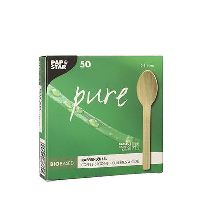 Een groene doos met het opschrift "PAPSTAR koffielepel van bamboe 'puur', 11 cm, milieuvriendelijk | vouwdoos (50 stuks)" van PAPSTAR GmbH toont een bamboelepel afbeelding en een tekst in het Duits, Engels en Frans.