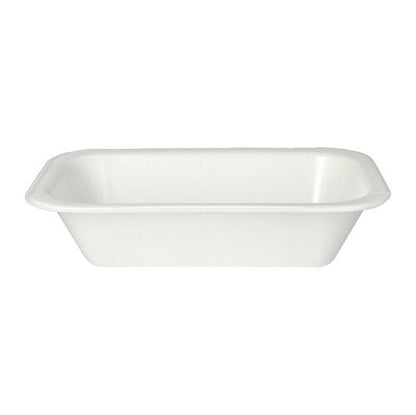 De Starpak 100 verzegelschalen, XPS wit gelamineerd van Starpak zijn eenvoudige, rechthoekige witte kunststof schalen met afgeronde hoeken en hellende zijkanten, ideaal voor de horeca, gemaakt van geëxpandeerd polystyreen. Afgebeeld op een witte achtergrond.