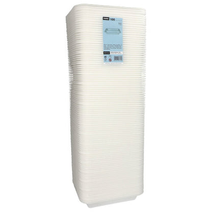 Een verticale stapel van Starpak 100 verzegelde schalen XPS 2-delig wit gelamineerd, gemaakt van licht schuim, met een productlabel op de bovenste schaal.