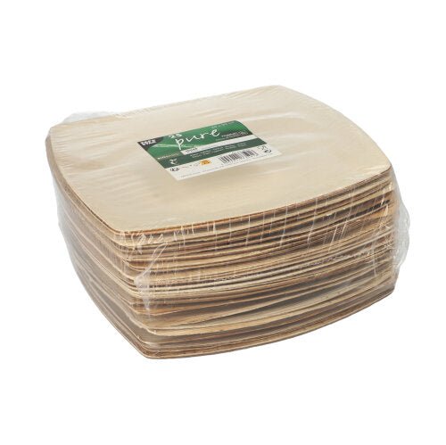 Een stapel PAPSTAR 25 borden palmblad "pure" natuur "QUADRATO" van PAPSTAR GmbH is verpakt in doorzichtige folie met groen-wit etiket en biedt milieuvriendelijk wegwerpservies voor duurzaam eten.