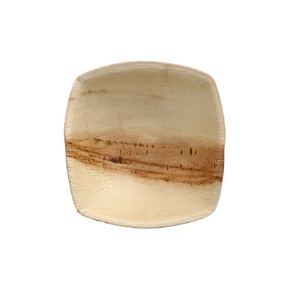 Een vierkante, lichtbruine PAPSTAR 25 schalen palmblad "pure" "QUADRATO" natuur bord van de PAPSTAR GmbH, met natuurlijke nerven en een donkerdere horizontale streep, biologisch afbreekbaar en milieuvriendelijk, op een witte achtergrond.