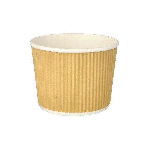 Een PAPSTAR Ronde soepbeker (11 cm), bruin/wit met geribbelde wand, van PAPSTAR GmbH wordt afgebeeld als een klein, geribbeld kartonnen bekertje met een witte binnenkant tegen een witte achtergrond. De verpakking bevat 25 stuks.