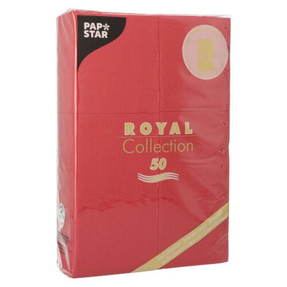 Een verpakking met 50 servetten van de 'ROYAL Collection' van PAPSTAR GmbH, 48 x 30 cm, met bestekvouw, is verkrijgbaar in rood met gouden letters en voor extra frisheid verpakt in transparante folie.