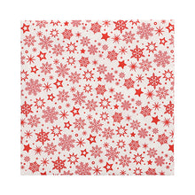 Die 30 Servietten der PAPSTAR GmbH sind weiße, 3-lagige Papierservietten (33 x 33 cm, 1/4-Falz), verziert mit gleichmäßig verteilten roten Schneeflocken und Sternen in verschiedenen Größen.