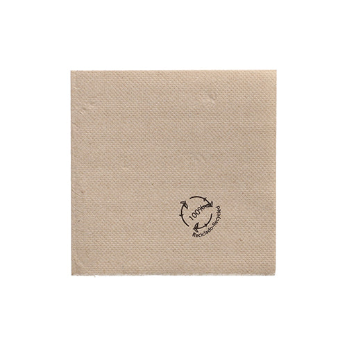 De PAPSTAR servetten 1/4-vouw, 20x20 cm natuur van gerecycled papier (100 stuks) van PAPSTAR GmbH is een bruine, gerecyclede servet met een zwarte "100% Gerecycled"-stempel en recycling-symbool op een witte achtergrond.