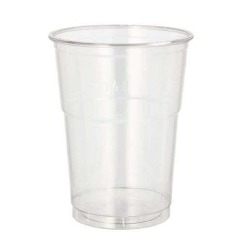 Een Starpak 50 drinkbeker R-PET glashelder staat rechtop op een witte achtergrond - perfect voor milieuvriendelijk serveren van dranken.