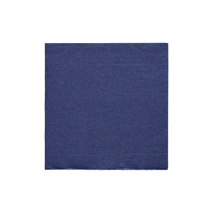 Ein quadratisches Stück strukturierter blauer Stoff, ähnlich wie PAPSTAR Servietten 1/4-Falz, 24x24 cm dunkelblau "DAILY Collection" Folie (20 Stück) von PAPSTAR GmbH, dargestellt auf einem schlichten weißen Hintergrund.