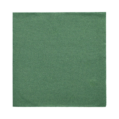 Een eenvoudige groene vierkante servet van PAPSTAR GmbH, onderdeel van de 20 servetten "DAILY Collection" (1/4-vouw, 32x32 cm), heeft een subtiel structuurpatroon - ideaal voor stijlvolle tafeldecoratie en gepresenteerd tegen een witte achtergrond.