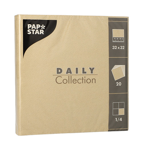 Een beige verpakking met 20 servetten van de PAPSTAR GmbH „DAILY Collection“ in 1/4-vouw, 32x32 cm – perfect voor een stijlvolle tafeldecoratie. Productdetails zijn overzichtelijk op de verpakking gedrukt.