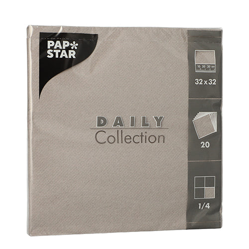 De 20 servetten „DAILY Collection“ (32x32 cm, 1/4-vouw) van de PAPSTAR GmbH komen in een stijlvolle lichtbruine verpakking met zilveren en witte tekst, perfect voor een elegante tafeldecoratie.