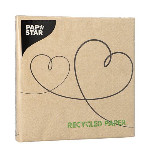 Op een bruine verpakking met het opschrift "PAPSTAR" in de hoek met twee hartcontouren en "RECYCLED PAPER" bevinden zich PAPSTAR 20 servetten, 33x33 cm, 3-laags, natuur, van PAPSTAR GmbH.