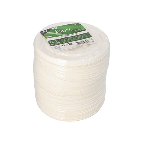 Een stapel witte PAPSTAR 50 soepbekerdeksels van milieuvriendelijk suikerriet "pure" is verpakt in transparante folie met groen etiket. Ontworpen door de PAPSTAR GmbH, zijn deze deksels de perfecte aanvulling op milieuvriendelijke soepbekers.