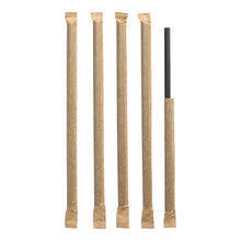 Fünf PAPSTAR Shake-Halme aus schwarzem Papier (Ø 8 mm, 25 cm) stehen vertikal: Vier sind einzeln verpackt, der rechte ist teils aus seiner Folienhülle gezogen.