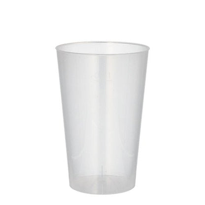 Een heldere, doorschijnende Starpak 10 herbruikbare drinkbeker van PP staat rechtop op een witte ondergrond. De onbreekbare, cilindrische beker loopt lichtjes taps toe naar de bodem en heeft gladde, transparante zijkanten.