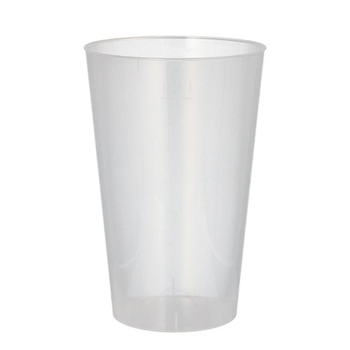 Een Starpak 10 herbruikbare drinkbeker van doorzichtig, onbreekbaar PP staat helder en leeg rechtop voor een eenvoudige witte achtergrond.