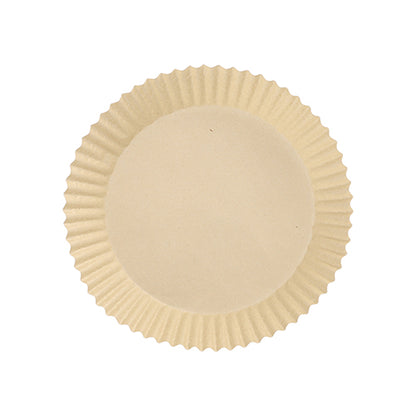 Een eenvoudig, rond PAPSTAR 100 bakpapier voor heteluchtfriteuses van de PAPSTAR GmbH, beige met geribbelde randen en 4,5 cm hoogte, gemaakt van hittebestendig papier voor gelijkmatige bruining, van bovenaf op een witte achtergrond weergegeven.