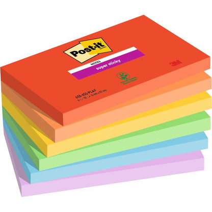 Een stapel Post-it® Super Sticky Notes van 3M Deutschland GmbH, 76 x 127 mm, 90 vel per blok, 100% PEFC-gecertificeerd, in verschillende kleuren, met het logo op het bovenste vel.