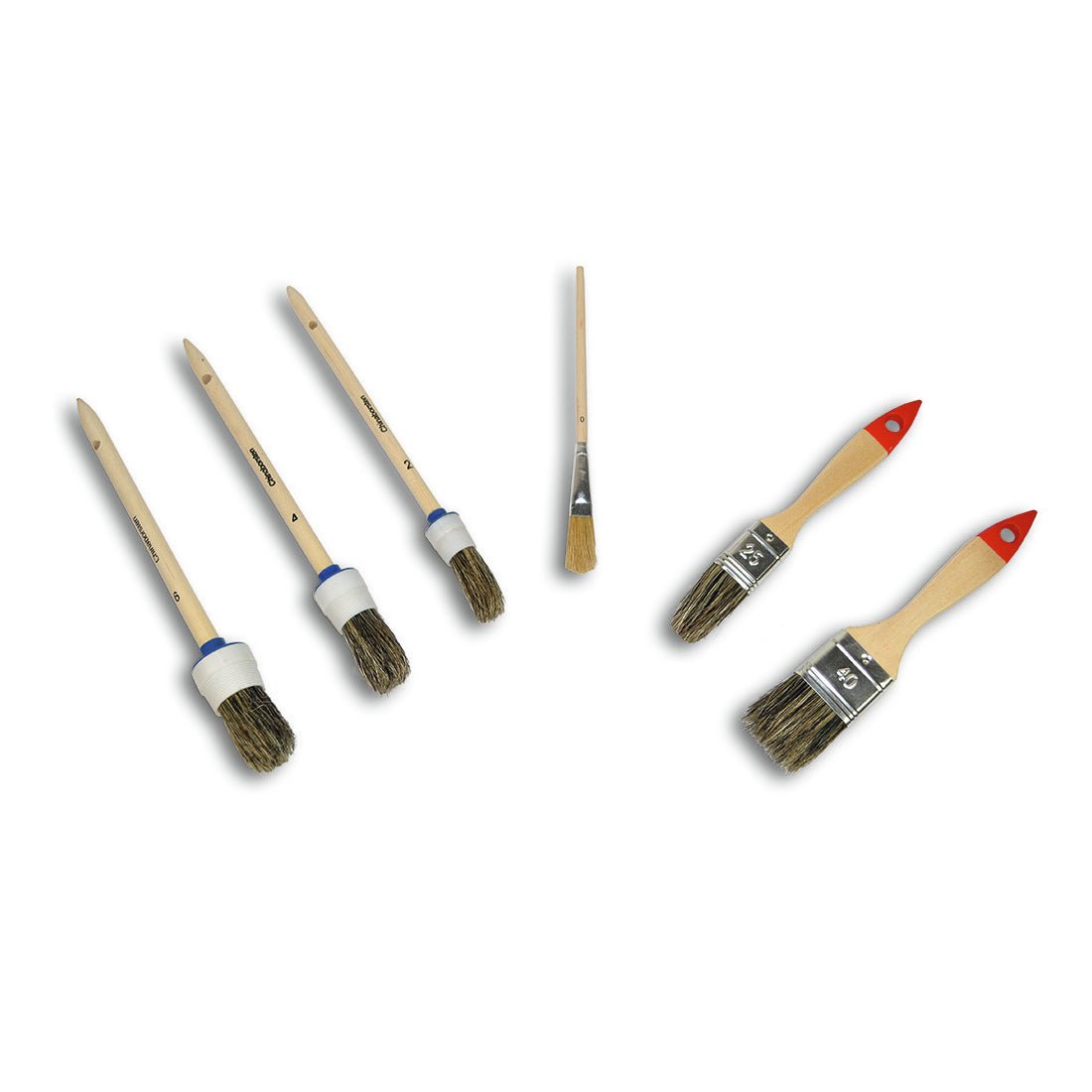 Afgebeeld zijn zes borstels van de Nölle Profi Brush Borstel- & Penseeltechniek e.K.: De 6-delige penseelset bevat vier ringpenselen (ronde koppen) en twee platte penselen (platte, schuine haren) in de maten 02-1,5", allemaal met een houten handvat.