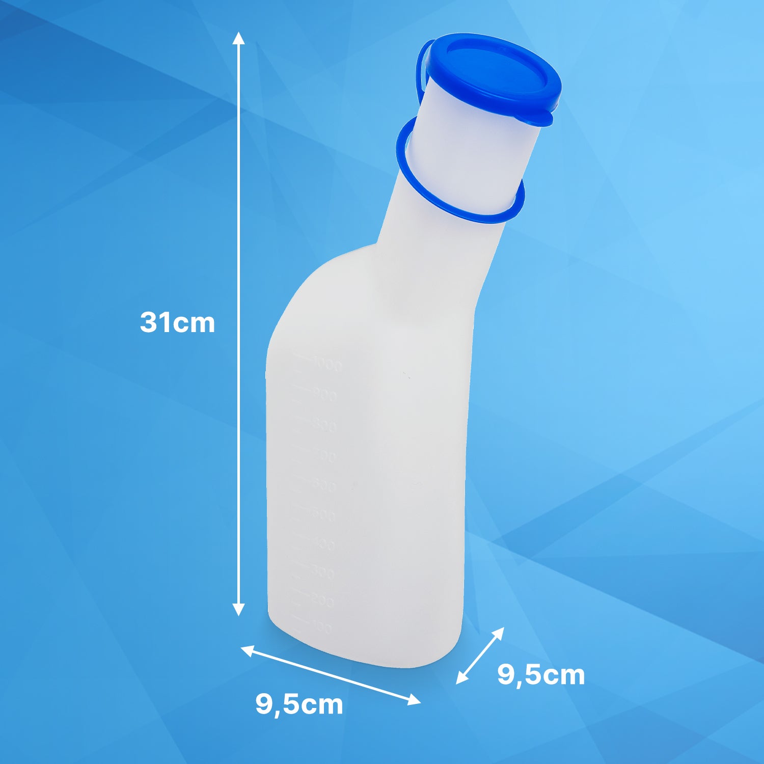 Die ARNOMED Urinflasche ECO Herren von ARNOWA GmbH (1 Stück), aus weißem Kunststoff mit blauem Deckel, steht auf blauem, geometrischen Hintergrund. Maße: 31 cm hoch, 9,5 cm breit an der Basis - ideal für den Pflegebedarf.