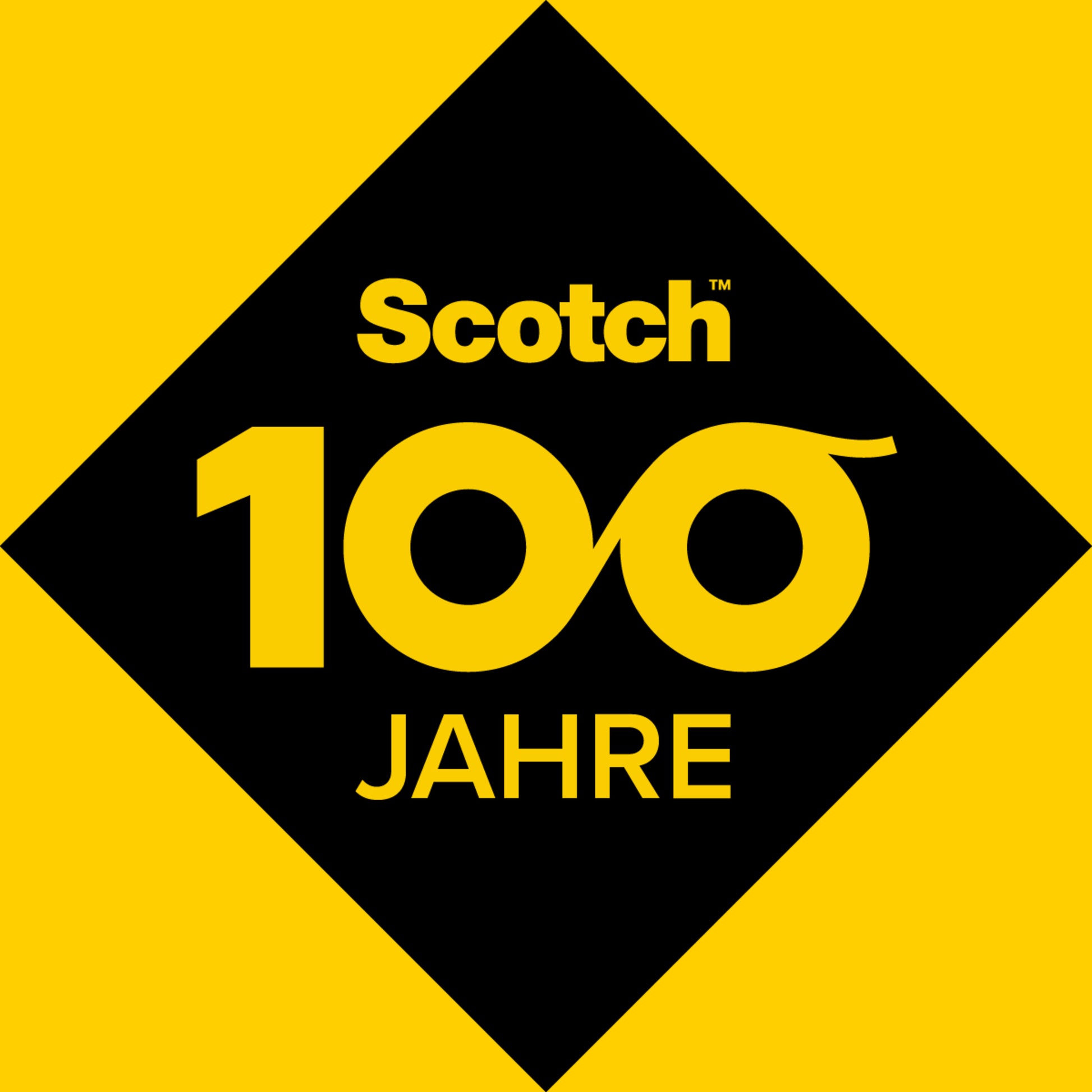 Ein gelbes Quadrat mit einer schwarzen Raute in der Mitte zeigt das Scotch-Logo, eine stilisierte "100" (Nullen als Bandende) und "Jahre" in Gelb. Produkt: Abroller mit Pistolengriff + Scotch® Allzweck-Klebeband, Braun, 50 mm x 66 m von 3M Deutschland GmbH.