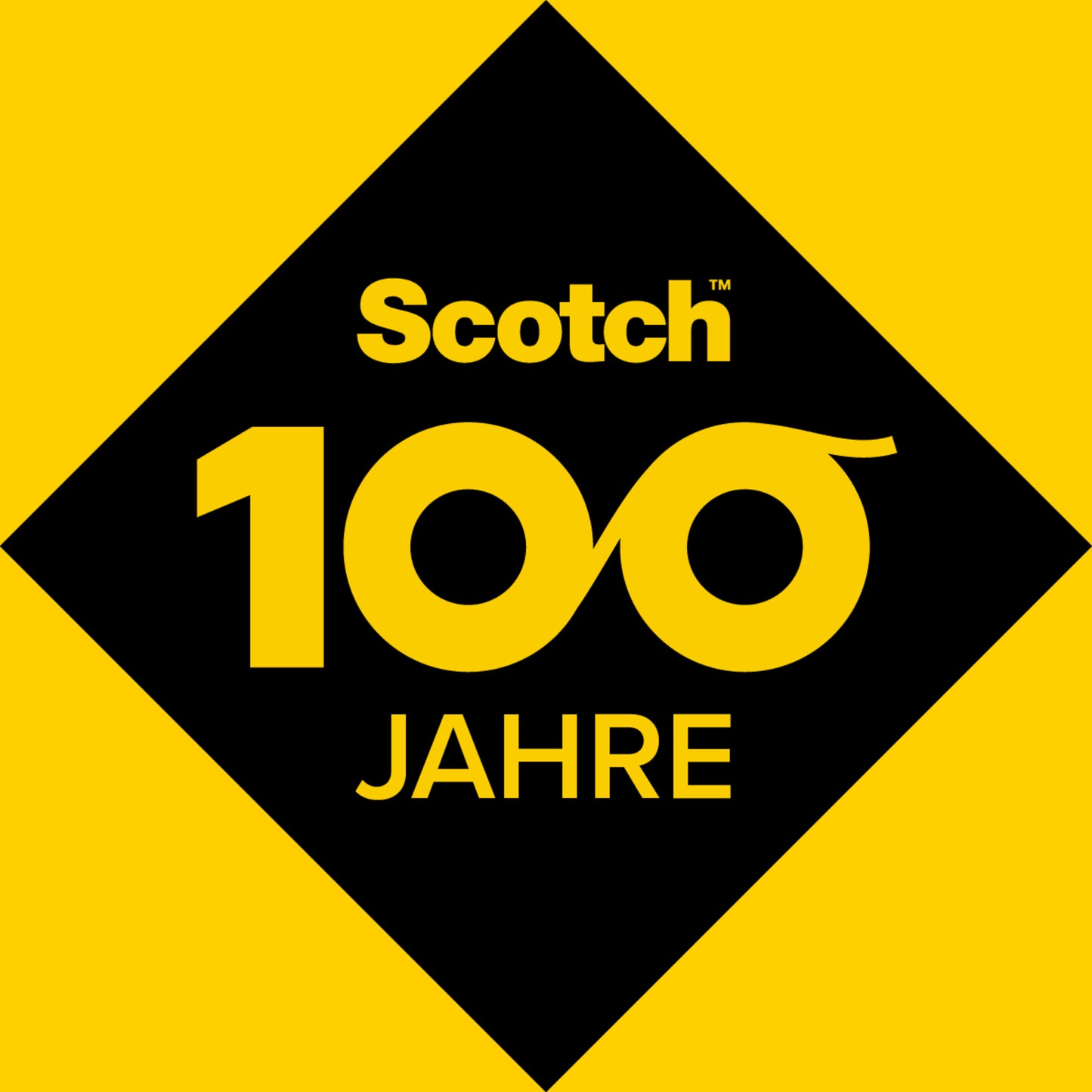Een zwarte ruit op geel toont het Scotch™-logo en "100 JAAR", met de nullen als oneindigheidssymbool, en viert de Scotch™ DECO schaar (16,5 cm) van 3M Deutschland GmbH in groen, blauw of roze - 1 per verpakking.