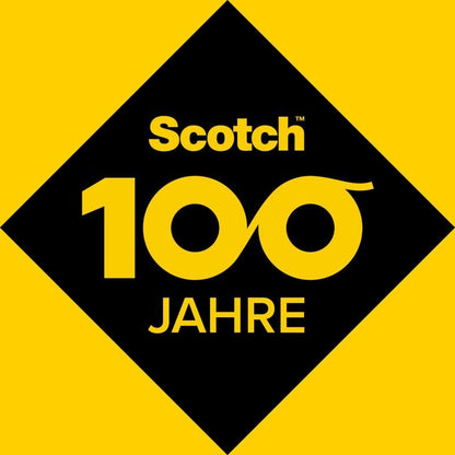 Een zwarte ruit met gele "Scotch 100 JAHRE"-opdruk en oneindig veel nullen benadrukt het Scotch® Magic™ plakband (19mm x 20m, 66% plantaardige lijm) evenals een dispenser van gerecycled materiaal, van 3M Deutschland GmbH.