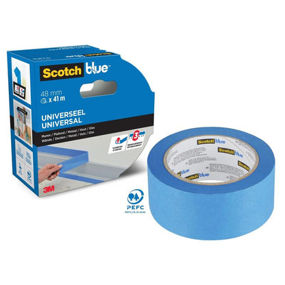 Een doos en een rol ScotchBlue™ schilderafplaktape "Multi-Surface" (48mm x 41m) van 3M Deutschland GmbH. De blauwe verpakking toont het gebruik van het tape op verschillende oppervlakken, met zichtbare PEFC-certificering en 3M-merk.