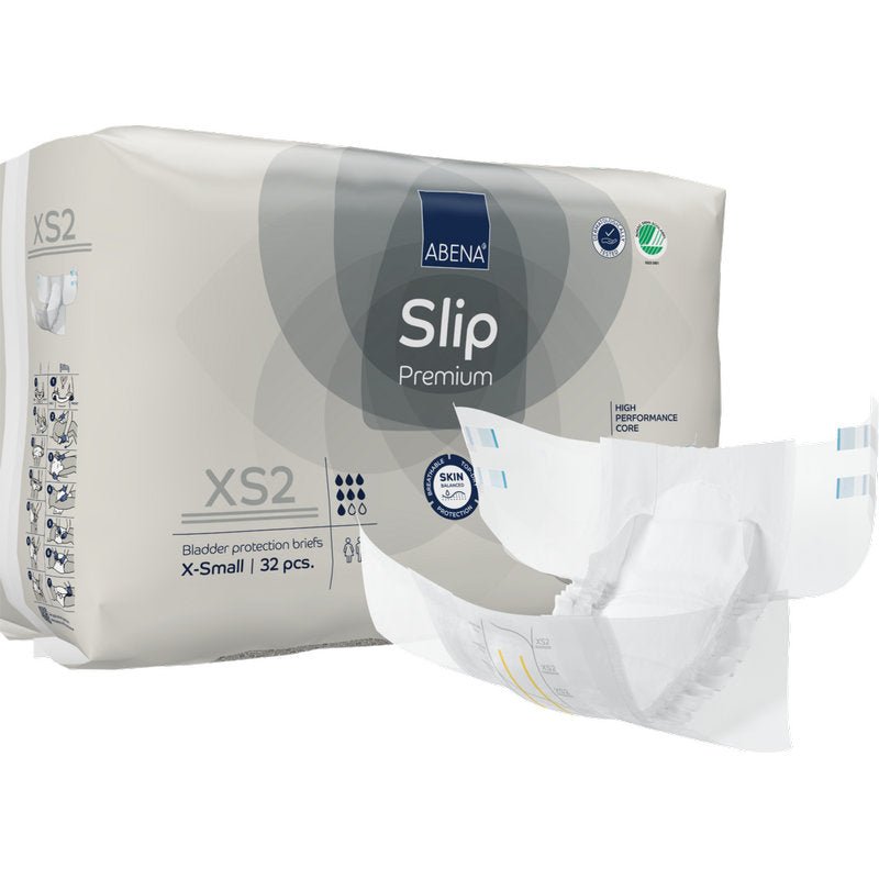 Een verpakking ABENA Slip Premium van Abena Re-Seller GmbH, maat X-Small, met 32 blaasbeschermingsslips. Een slip is aan de voorkant opengevouwen afgebeeld en toont zijn ontwerp voor effectieve incontinentiezorg.