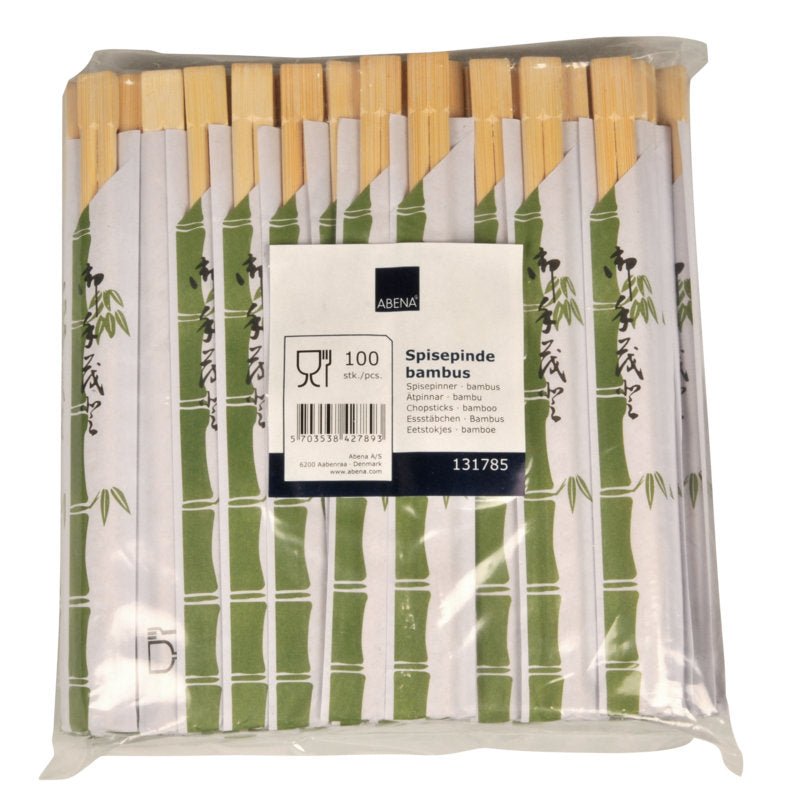 Een in plastic verpakte verpakking met 100 Abena Re-Seller GmbH eetstokjes, bamboe, individueel verpakt. Elk eetstokje is gewikkeld in wit papier met groene bamboemotieven; aan de voorkant is een gelabelde sticker te zien. Perfect voor Aziatische gerechten.