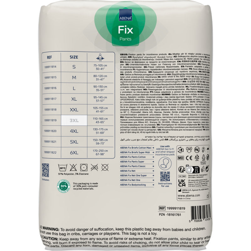 Rückansicht der ABENA Fixierhosen ABENA Fix Pants Super-Verpackung der Abena Re-Seller GmbH, mit Größentabelle, Referenznummern, Waschsymbolen, Produktdetails, Zertifizierungen und mehrsprachigen Warnhinweisen. Die Verpackung ist weiß mit grünen und blauen Akzenten.