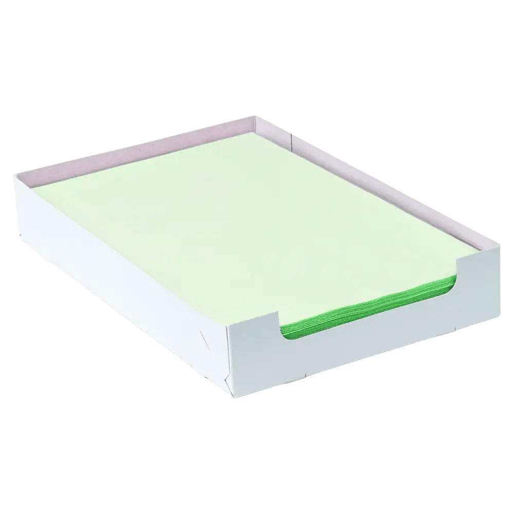 Een nette stapel lichtgroene AMPri Dental Kreppauflage Tray-filterpapier in het formaat 18 x 28 cm ligt in een open witte kartonnen doos. De lage zijwanden van de doos van de AMPri Handelsgesellschaft mbH maken een gemakkelijke toegang tot de bovenste bladen mogelijk.