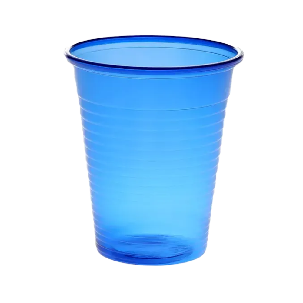 De AMPri Dental PP mondspoelbekertje van AMPri Handelsgesellschaft mbH heeft een helderblauwe tint die typisch is voor wegwerp-mondspoelbekertjes die in tandartspraktijken worden gebruikt. Deze 180 ml beker van doorschijnend polypropyleen heeft een slank, cilindrisch ontwerp met een zacht uitlopende rand en horizontale ribbels, die allemaal worden gepresenteerd tegen een eenvoudige witte achtergrond.