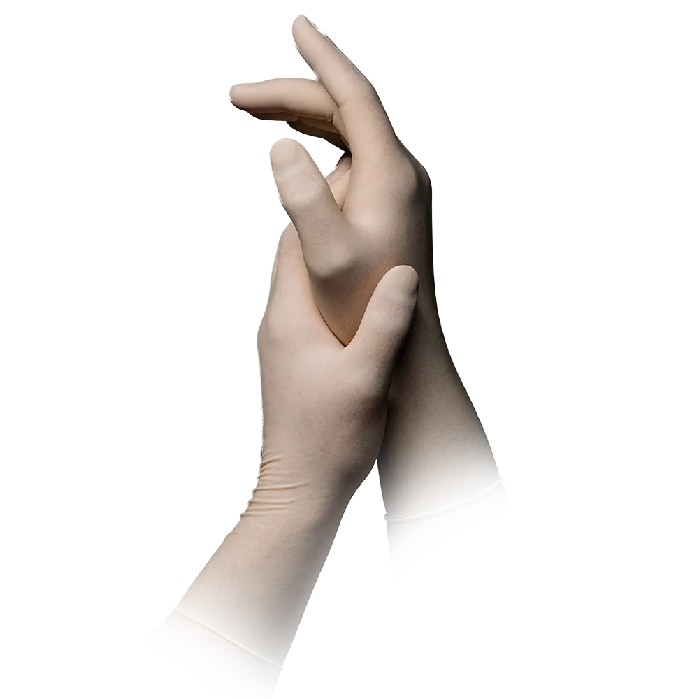 Ein Paar Hände mit weißen AMPri MED-COMFORT 300 Latexhandschuhen puderfrei von AMPri Handelsgesellschaft mbH, wobei die rechte Hand über der linken liegt, vor einem schlichten weißen Hintergrund. Die Handschuhe bedecken die Hände vollständig und reichen bis über die Handgelenke.