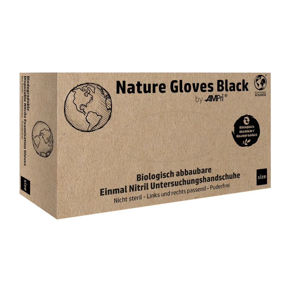 Een karton met het opschrift „AMPri Nature Gloves BLACK Nitrilhandschoenen Biologisch afbreekbaar“ van de AMPri Handelsgesellschaft mbH wordt tentoongesteld. Het bevat afbeeldingen van een wereldbol en een logo voor biologische afbreekbaarheid. De Duitse tekst op de doos beschrijft deze zwarte biologisch afbreekbare nitrilhandschoenen en benadrukt hun hoge bestendigheid tegen chemicaliën en biologische bescherming.