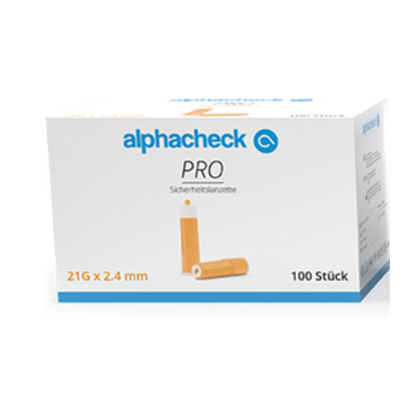 De afbeelding toont een witte doos Alphacheck PRO veiligheidslancetten, verschillende maten van Berger Med GmbH. De tekst op de doos geeft aan dat de lancetten 21G x 2,4 mm groot zijn en de doos bevat 100 stuks. Op de voorkant van de doos zijn twee oranje lancetten afgebeeld om dit belangrijke hulpmiddel voor capillaire bloedafname en bloedsuikertests visueel weer te geven.