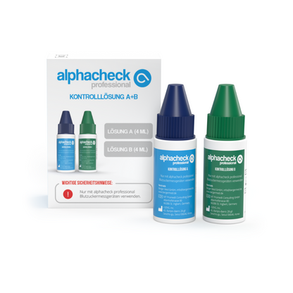 Afbeelding van Alphacheck Professional Controlevloeistof A+ B | Verpakking (2 flessen) van Berger Med GmbH. Het product bevat twee flesjes met de opschriften "Oplossing A (4 ml)" en "Oplossing B (4 ml)", die perfect geschikt zijn om de nauwkeurigheid van uw bloedsuikermeter te waarborgen. De kartonnen verpakking is op de achtergrond te zien, met blauwe en groene doppen op de flessen.