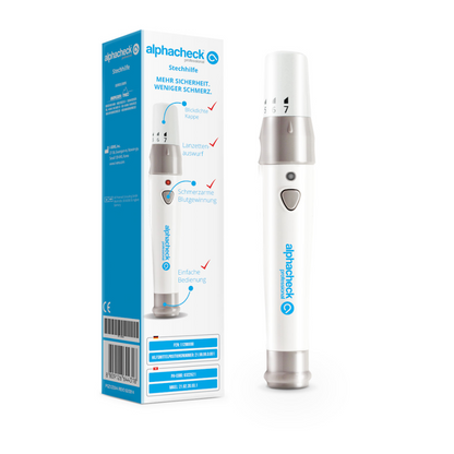 De afbeelding toont een Alphacheck professional prikpen | Verpakking (1 stuk) en de verpakking voor bloedsuikermeting. De prikpen is wit met zilveren accent en heeft een knop en een instelwiel. De verpakking toont de afbeelding van het apparaat, de merknaam "Berger Med GmbH" en de belangrijkste functies in het Duits, waarmee gebruiksgemak en veiligheid worden benadrukt.