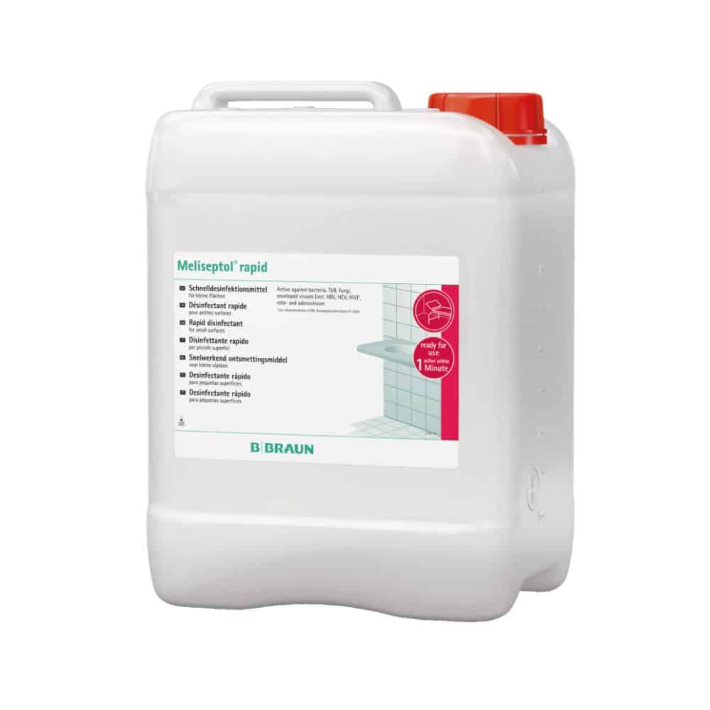 Een grote witte container met rode sluiting en de opdruk „B. Braun Meliseptol® rapid snelle desinfectie“ van B. Braun Deutschland GmbH & Co. KG dient voor effectieve snelle desinfectie. Het etiket bevat meertalige tekst en een diagram dat het gebruik als desinfectiemiddel voor verschillende oppervlakken illustreert.