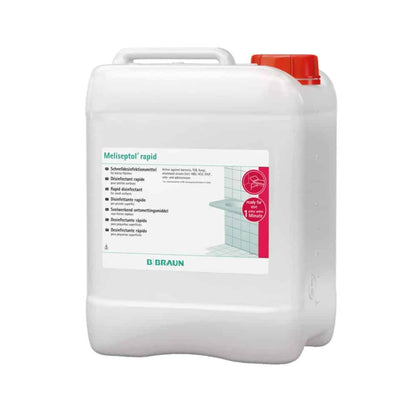 Een grote witte container met rode sluiting en de opdruk „B. Braun Meliseptol® rapid snelle desinfectie“ van B. Braun Deutschland GmbH & Co. KG dient voor effectieve snelle desinfectie. Het etiket bevat meertalige tekst en een diagram dat het gebruik als desinfectiemiddel voor verschillende oppervlakken illustreert.