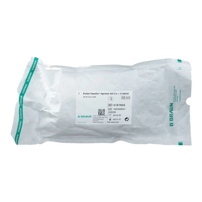 Een doorzichtige kunststofverpakking draagt het B.Braun-logo, productdetails en barcodes op een witte achtergrond en bevat de Perfusor Omnifix-spuitenset met de aanduiding „B.Braun ProSet Intrafix® Primeline Omnifix-spuiten Set 20 ml LL | 1 stuk“ van B. Braun Deutschland GmbH & Co. KG.