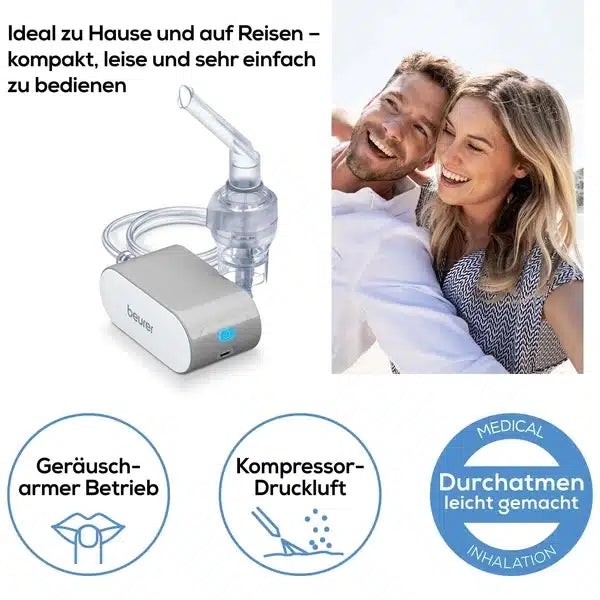 Een glimlachend paar maakt een selfie. Boven hen staat het uitloopartikel van de Beurer GmbH: kleine inhalator IH 58 en een Duitse tekst die de stille toepassing, de compressor-technologie en het eenvoudige gebruik bij astma of luchtwegaandoeningen thuis en onderweg beschrijft.