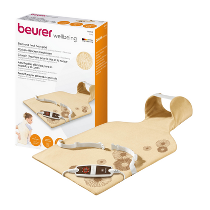 De afbeelding toont een Beurer HK 58 rug-/nekverwarmingskussen met verpakking. Het beige verwarmingskussen, ontworpen door de Beurer GmbH, heeft een ergonomische vorm en een aangesloten controller. De verpakking biedt meertalige beschrijvingen en toont een persoon die het product gebruikt. Dit demonstreert het veelzijdige ontwerp voor rug- en nekcomfort.