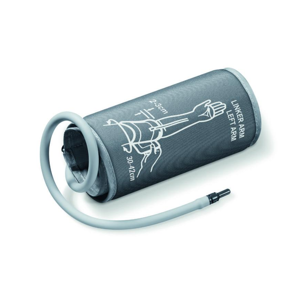 Een opgerolde Beurer GmbH XL-manchet (uitlopend artikel) voor bloeddrukmeter BM 44, BM 47, met slang, gelabeld voor gebruik op de linkerarm. Een afbeelding toont de correcte plaatsing op de bovenarm; geschikt voor armen van 30-42 cm. De verpakking bevat 1 stuk.