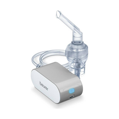 Het uitloopartikel: Beurer kleine inhalator IH 58 van de Beurer GmbH is een draagbare vernevelaar met transparant masker, slang, compacte wit-grijze basis en USB-laadstation - perfect voor het beheer van astma of luchtwegaandoeningen.