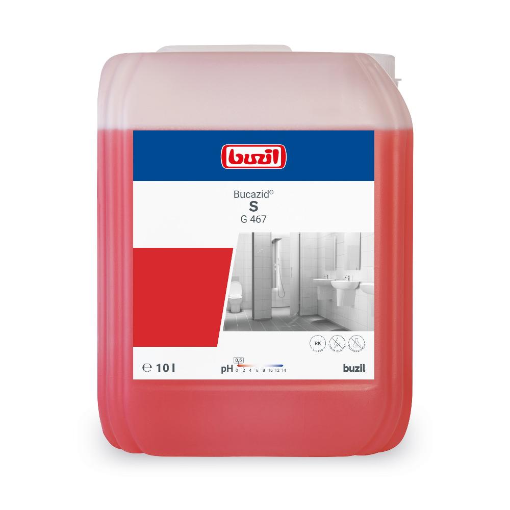Een 10-liter container Buzil Bucazid® S G 467 Sanitairreiniger met Geurblokker van BUZIL-WERK Wagner GmbH & Co. KG draagt op het etiket het merklogo, de productnaam en een badkamerillustratie. De rode vloeistof in de doorzichtige fles zorgt voor een effectieve kalkverwijdering en onberispelijke reinheid.