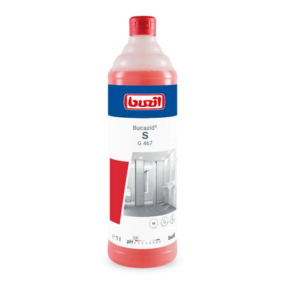 Een 1-liter fles Buzil Bucazid® S G 467 Sanitairreiniger met Geurblokker, een rode vloeistof van BUZIL-WERK Wagner GmbH & Co. KG, is speciaal ontworpen voor kalkverwijdering en toont op het etiket de productnaam en een afbeelding van een onberispelijke badkamer.