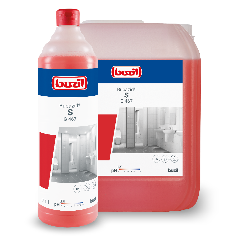 Een rode fles en een grotere rode container, beide met het logo van BUZIL-WERK Wagner GmbH & Co. KG en "Buzil Bucazid® S G 467 Sanitairreiniger met Geurblokker", tonen afbeeldingen van een badkamer met toilet en wastafel. Deze krachtige reiniger gebruikt amidosulfonzuur voor een verbeterde reinigingswerking. De fles bevat 1 liter, terwijl de container groter is.