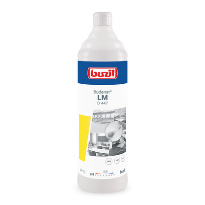 Een 1-liter fles Buzil Budenat® LM D 447, een materiaalvriendelijk desinfectiemiddel voor gevoelige oppervlakken. Het etiket toont het merklgoo van BUZIL-WERK Wagner GmbH & Co. KG in rood en wit met afbeeldingen die reinigingsscenario's weergeven. De overwegend witte fles is ontworpen met elementen in blauw en geel.